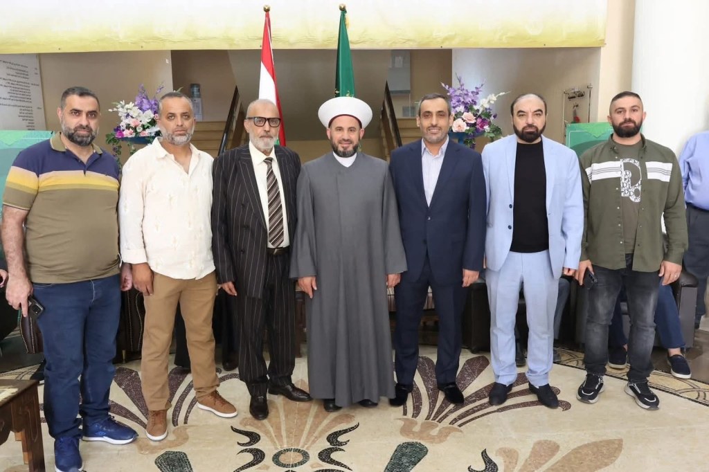 محمد شفيق حمود ووفد من العائلة وأهالي البلدة يهنئون مفتي زحلة والبقاع بعيد&nbsp;الأضحى