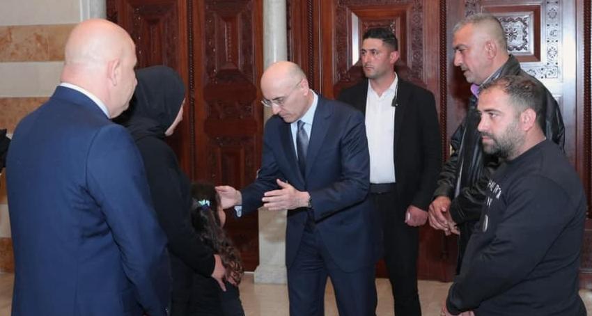 “أسمى معاني البذل والعطاء”… الحجار يلتقي عوائل شهداء الدفاع المدني