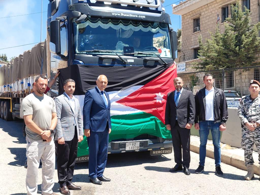 الأردن يواصل دعمه للبنان… وصول قافلة مساعدات إنسانية تضم 28 شاحنة عبر معبر&nbsp;المصنع