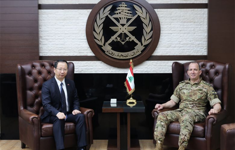 قائد الجيش يبحث التعاون مع الصين وأوضاع اللاجئين الفلسطينيين