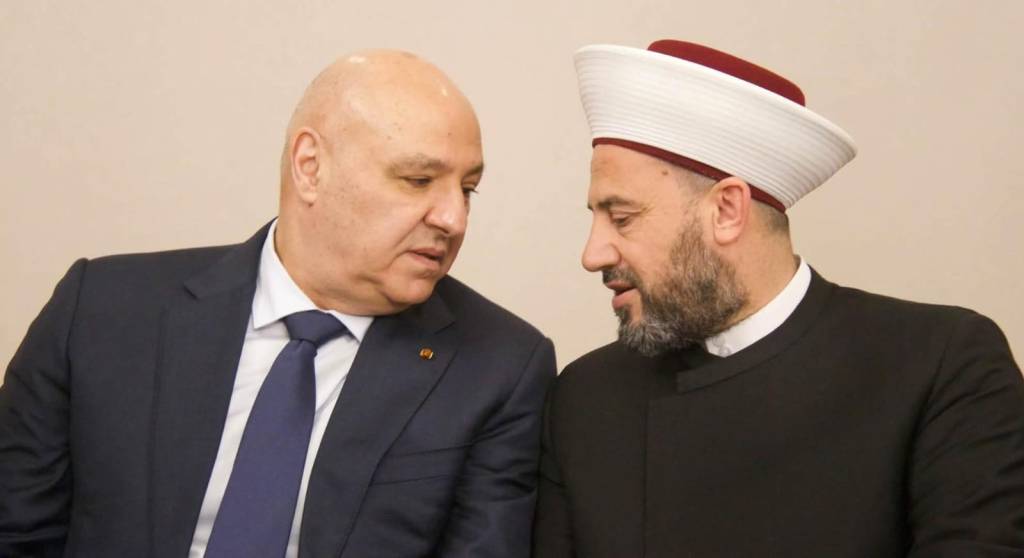 عون يعود للمرة الثانية إلى عزاء الغزاوي.. مسجد الأمين يجمع&nbsp;لبنان